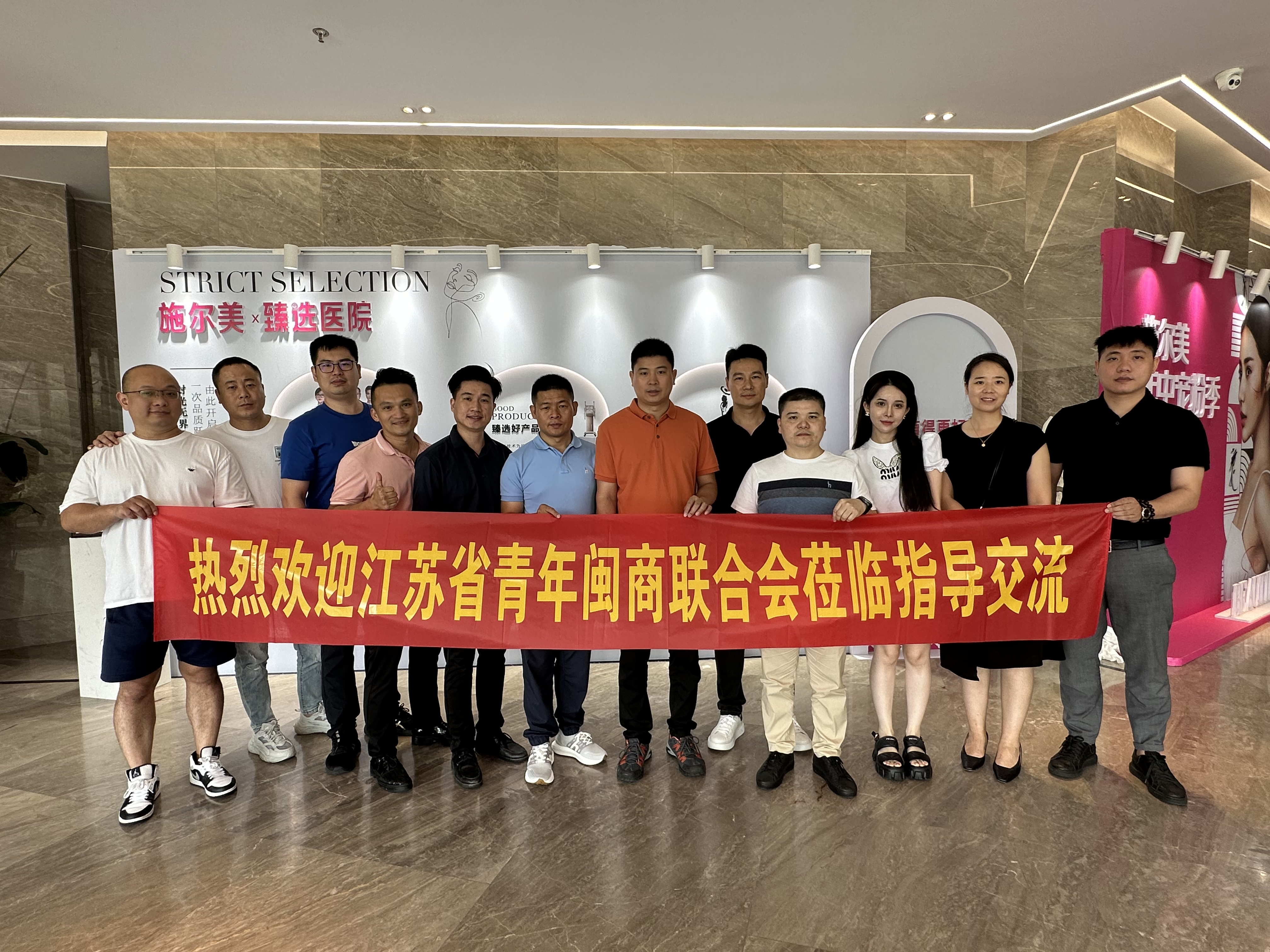 讲自强立足卓越   讲自信勇于超越